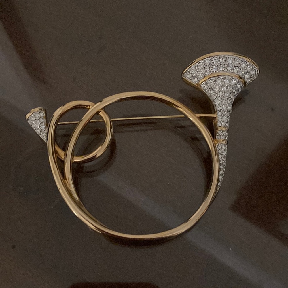 Swarovski French Horn Pin